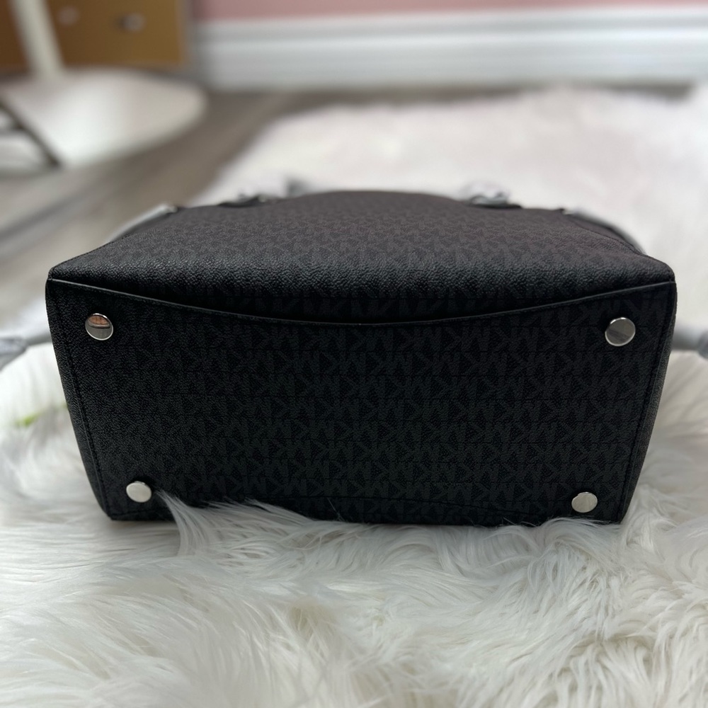 Michael Kors Jet Black Logo bag✨brand new - Picture 9 of 13